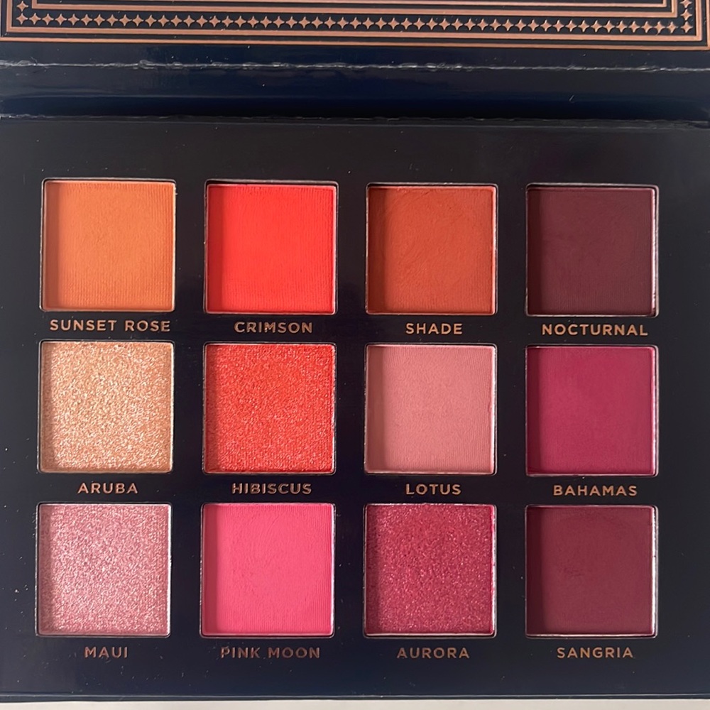Ace Beaute scarlet Dusk eyeshadow palette
